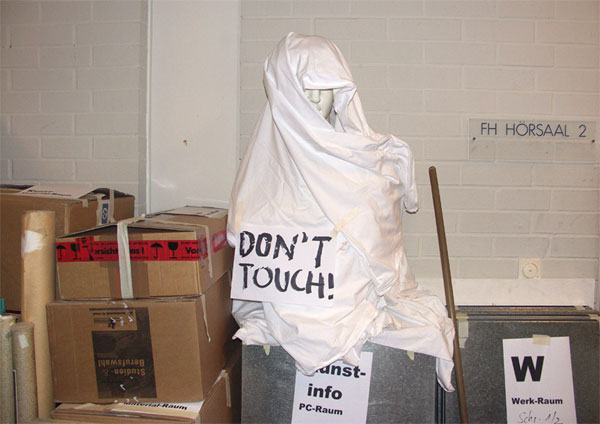 don't touch - Umzug der FOS